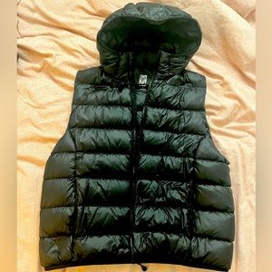 TNA The Little Puff Hooded Vest (Size L)